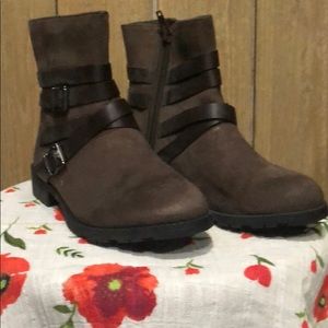 Girls boots size 1.5